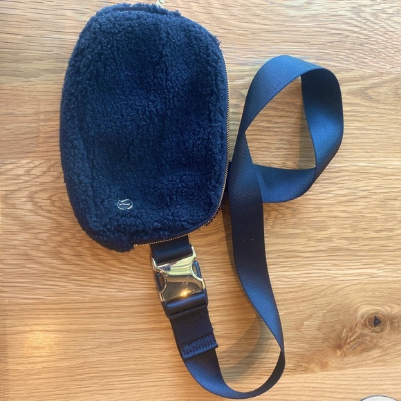 LULU LEMON EVERYWHERE BELT BAG - Picture 3 of 8